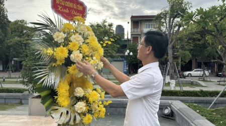 Sở Tài chính Hà Tĩnh dâng hương tưởng niệm tại các khu di...